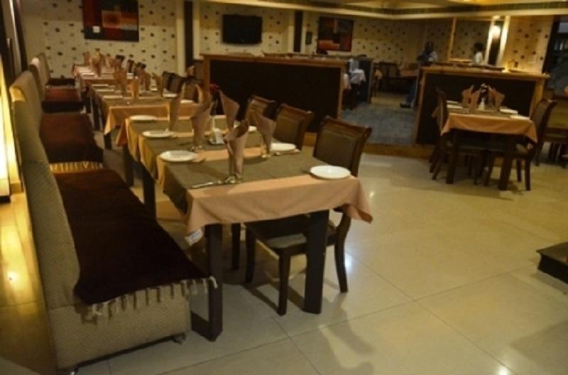 Hotel Seven Sky Clarks Exotica Bhuj Esterno foto