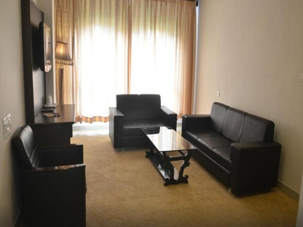 Hotel Seven Sky Clarks Exotica Bhuj Camera foto