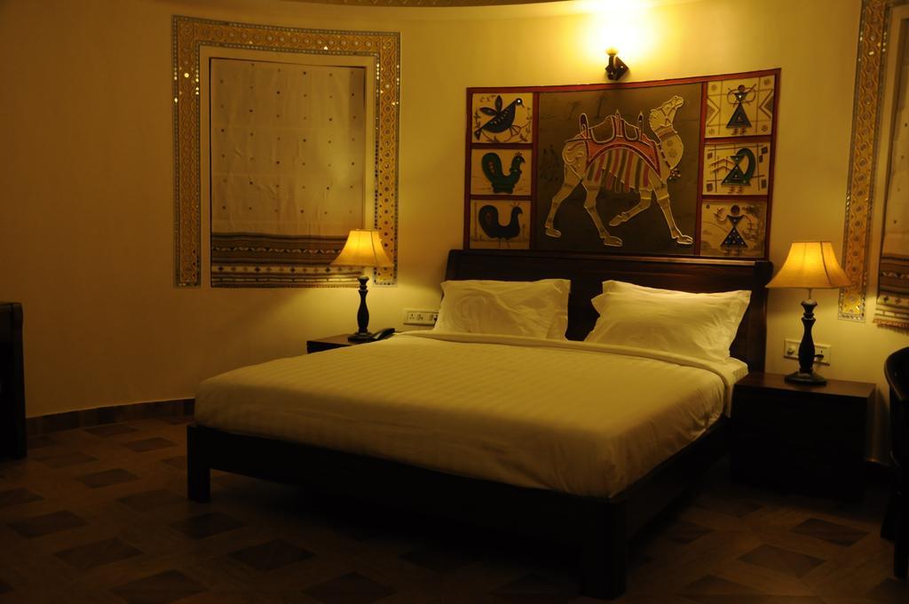 Hotel Seven Sky Clarks Exotica Bhuj Esterno foto