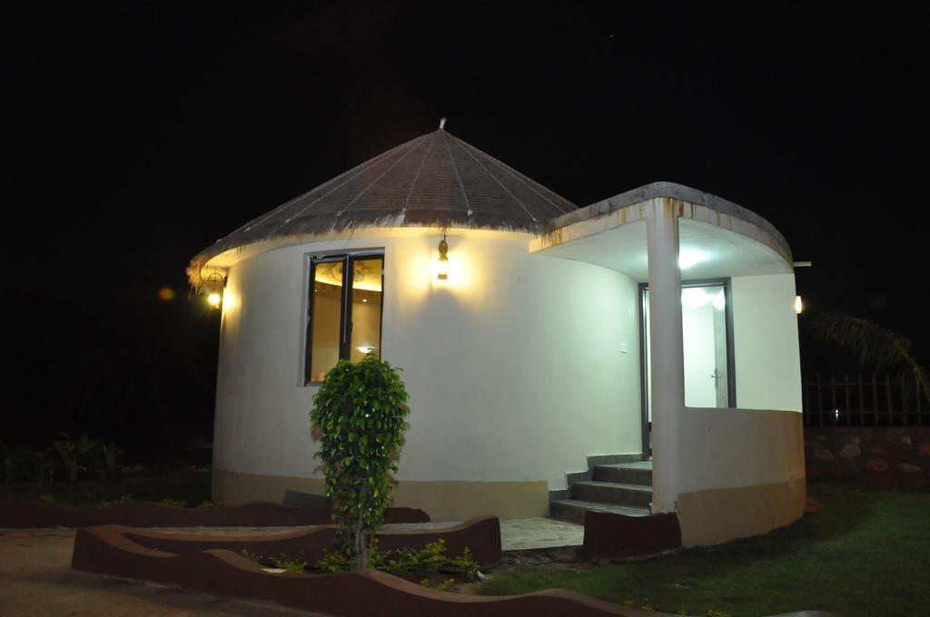 Hotel Seven Sky Clarks Exotica Bhuj Camera foto