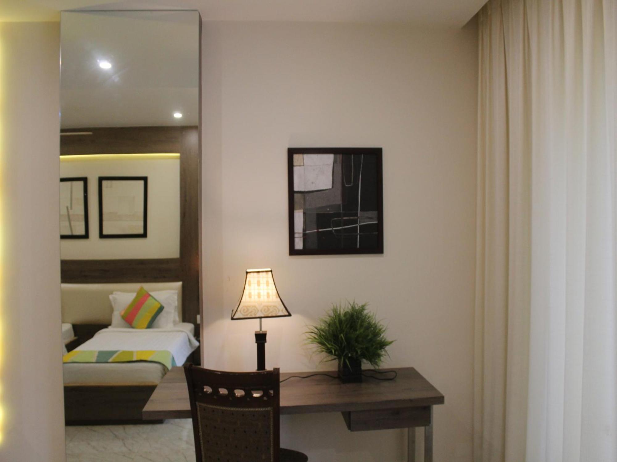 Hotel Seven Sky Clarks Exotica Bhuj Esterno foto