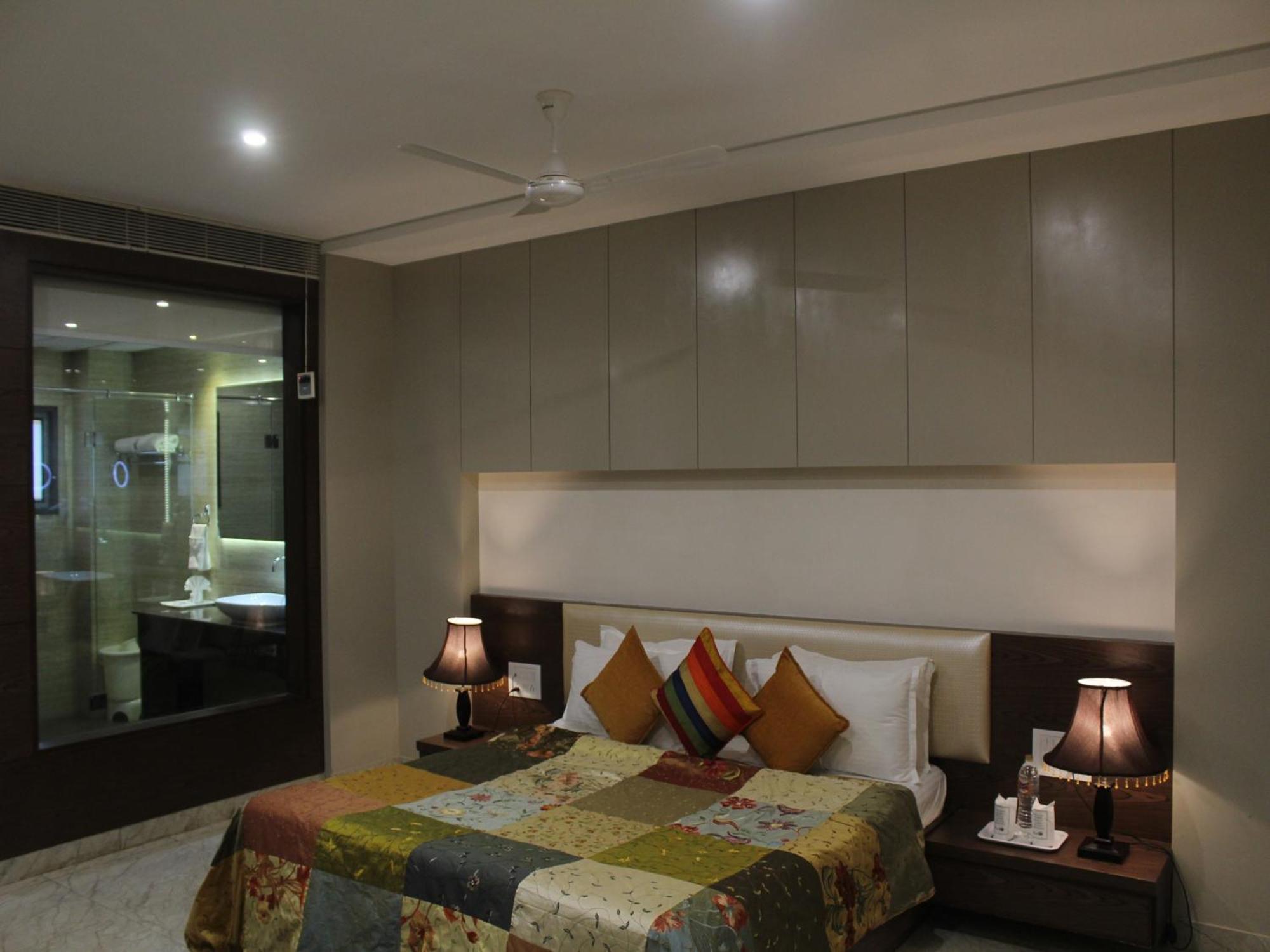 Hotel Seven Sky Clarks Exotica Bhuj Esterno foto