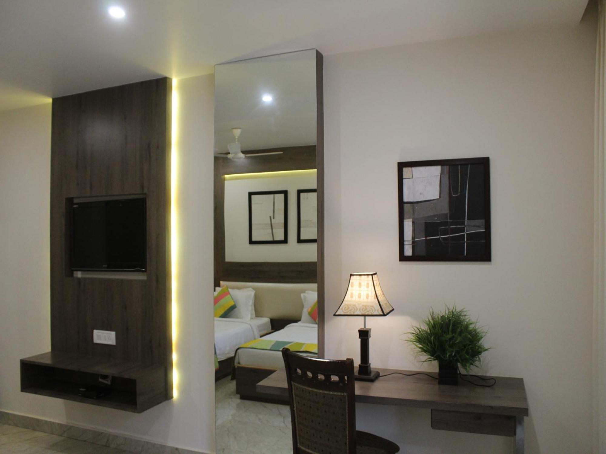 Hotel Seven Sky Clarks Exotica Bhuj Esterno foto