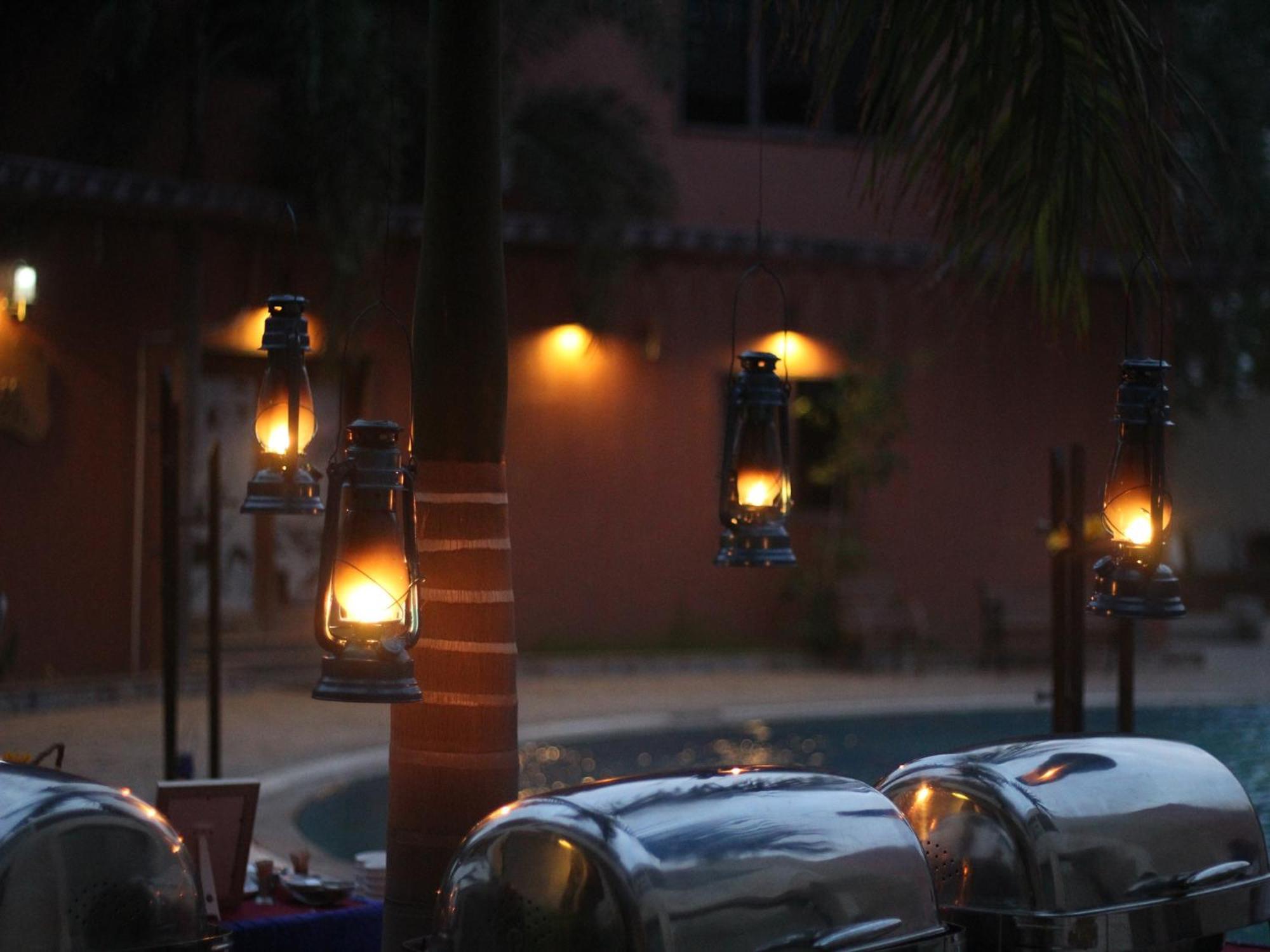 Hotel Seven Sky Clarks Exotica Bhuj Esterno foto