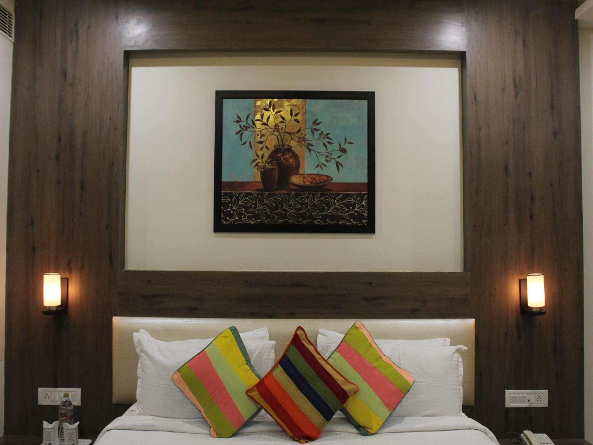Hotel Seven Sky Clarks Exotica Bhuj Esterno foto