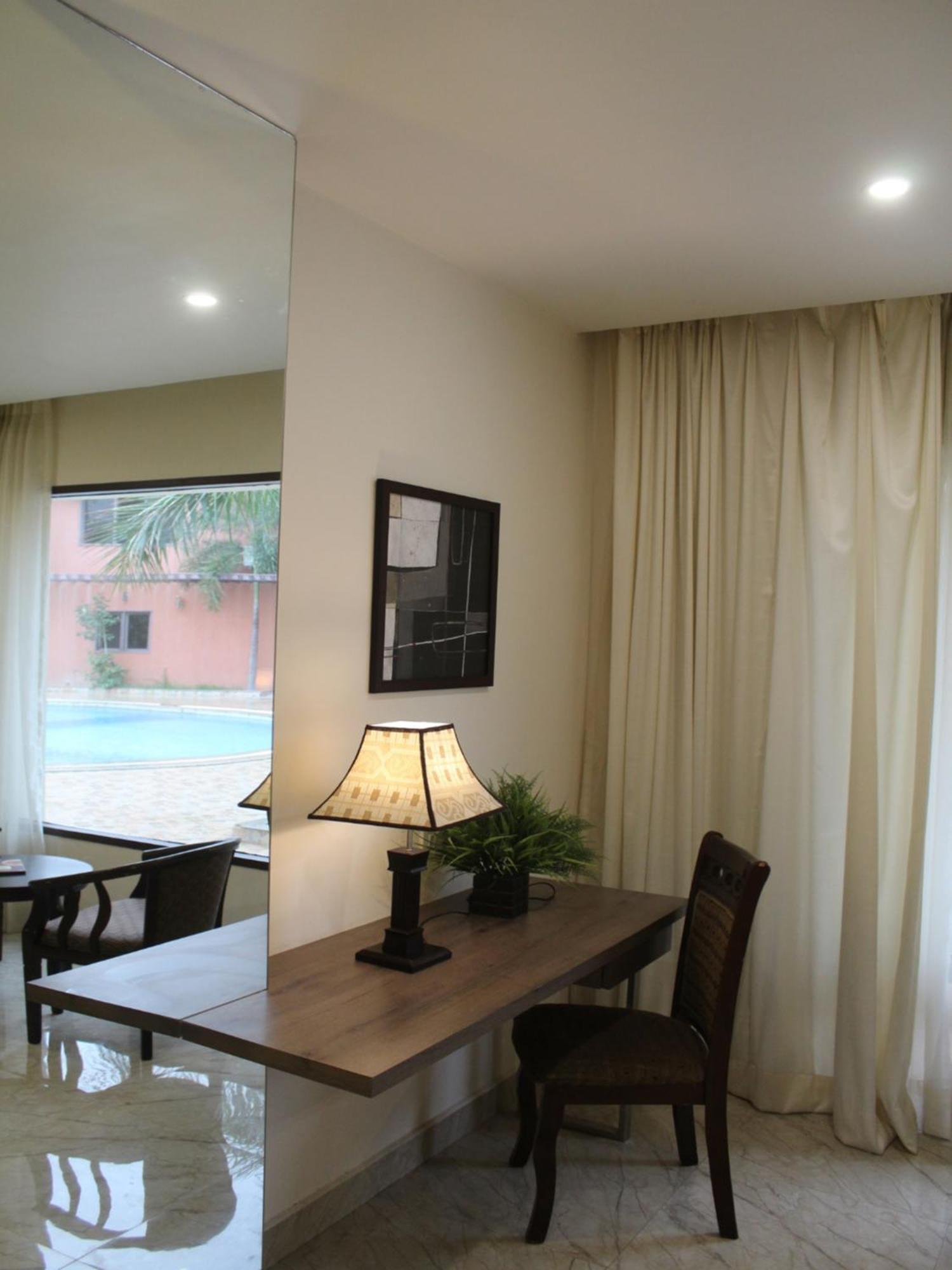 Hotel Seven Sky Clarks Exotica Bhuj Esterno foto