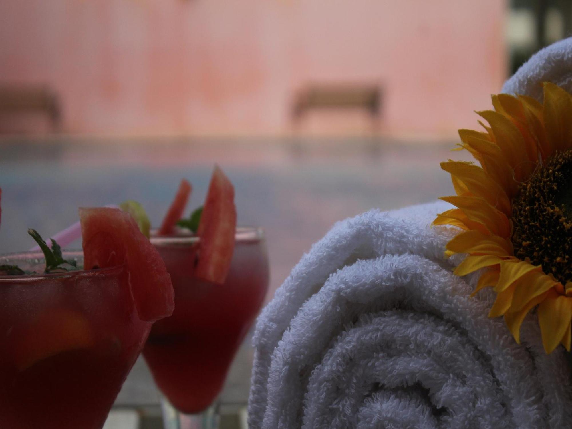 Hotel Seven Sky Clarks Exotica Bhuj Esterno foto