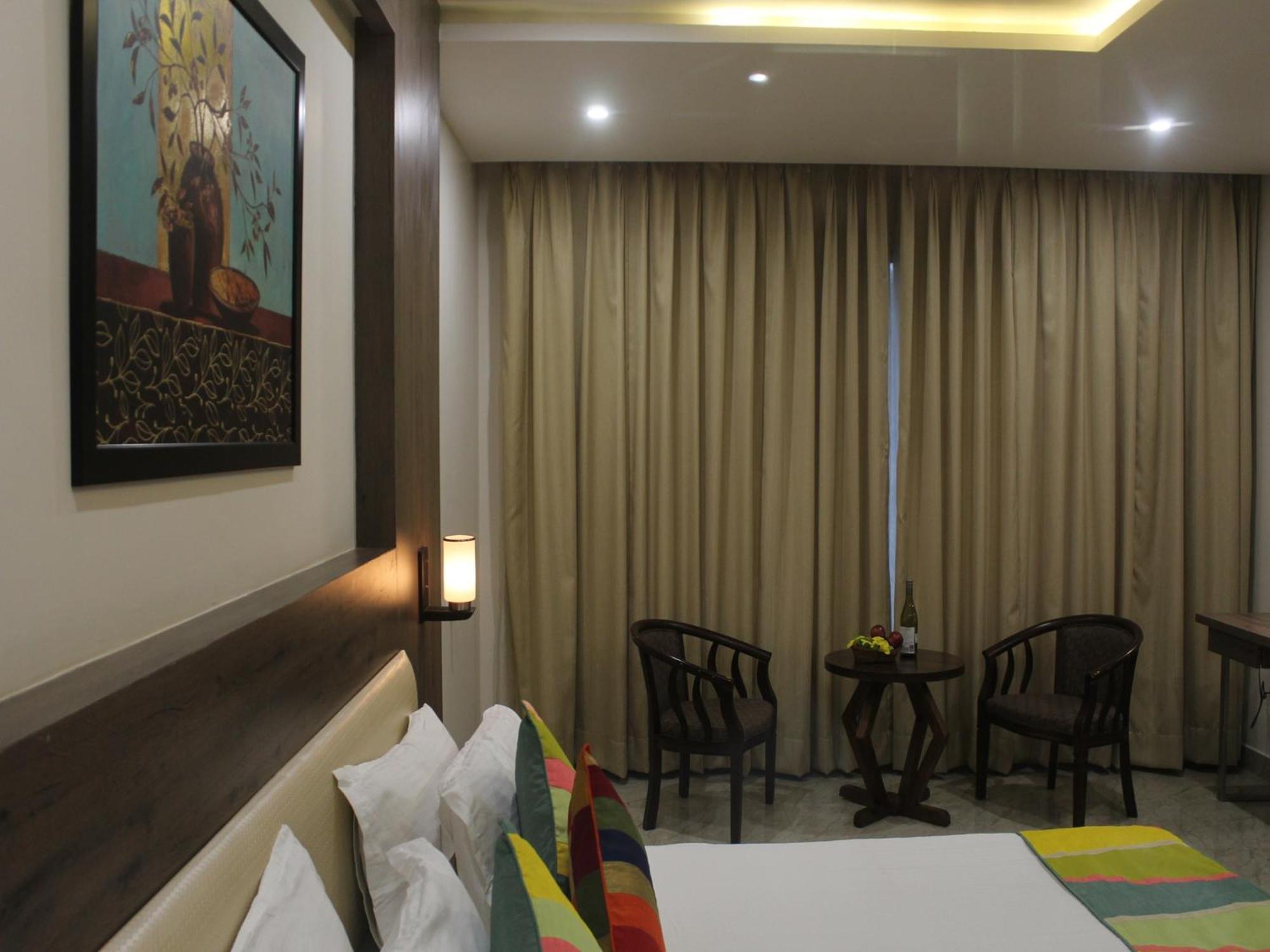 Hotel Seven Sky Clarks Exotica Bhuj Esterno foto
