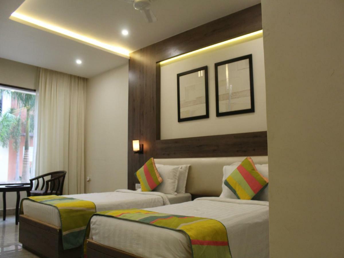 Hotel Seven Sky Clarks Exotica Bhuj Esterno foto