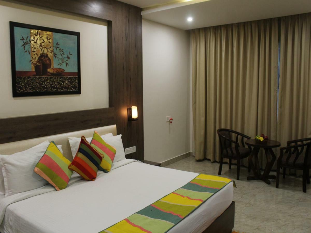 Hotel Seven Sky Clarks Exotica Bhuj Esterno foto