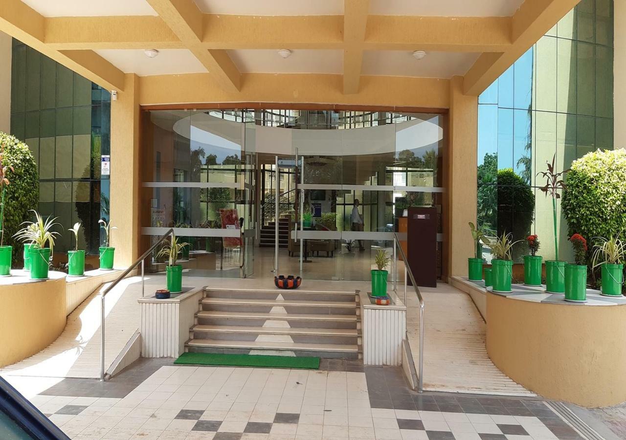 Hotel Seven Sky Clarks Exotica Bhuj Esterno foto